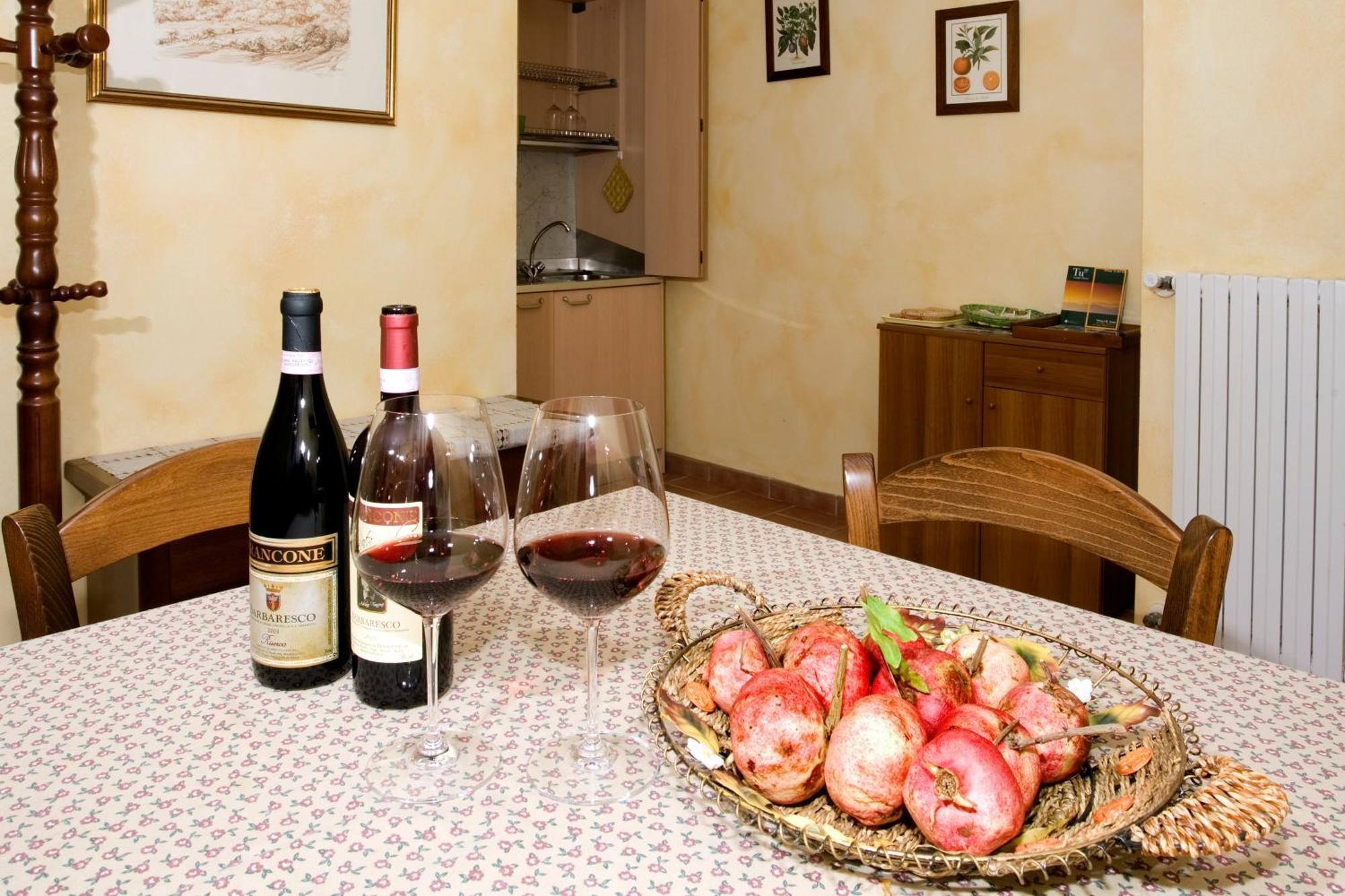 Agriturismo Antichi Poderi Gallina Neive Eksteriør bilde